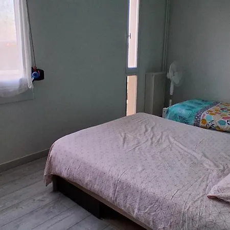 Large Entire Near Paris Appartement Creil